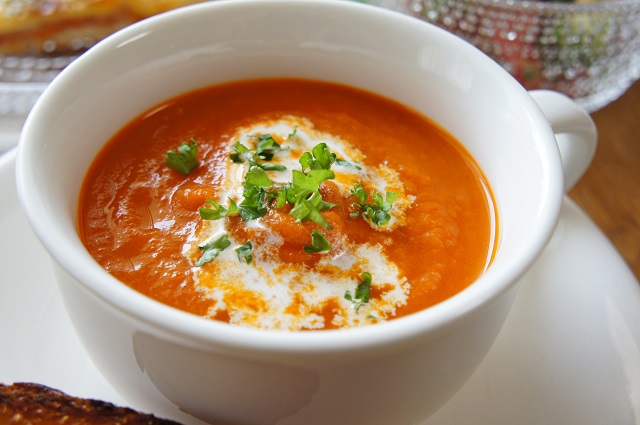 フードプロセッサーなしでもできる！高級感ある一品「トマトの冷製スープ」ポリ袋レシピポリ袋・ゴミ袋のサニパック