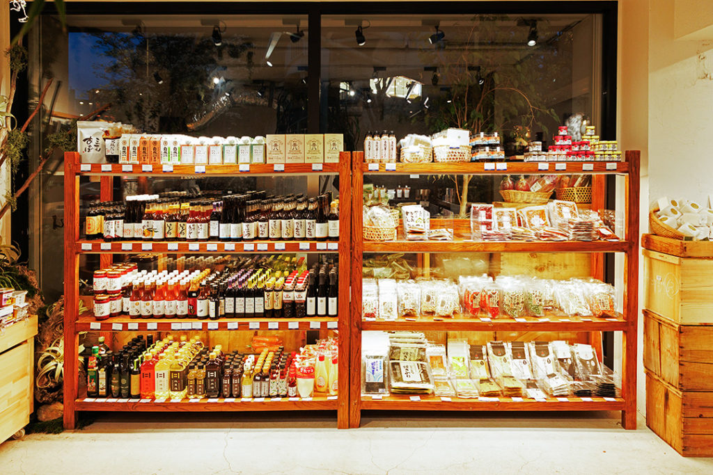 🪐CITIZENSお取り扱い店舗のご紹介🪐 4月末より、代官山青果店 @daikanyama_seikatenさんにてCITIZENSのマグネットを販売させて頂いております。納品は不定期になりますので、全てのマグネットは無くなり次第、次回の入荷をお待ちいただく形になりますが、オンラインや