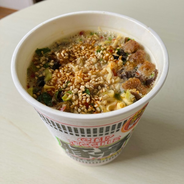 カップヌードル ねぎ塩とカリフラワーライスのアレンジkelly kotowariの人生成功日記