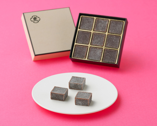 とらや バレンタイン ラム酒香る！チョコレート風味の羊羹や季節限定「ラムレーズン」小形羊羹