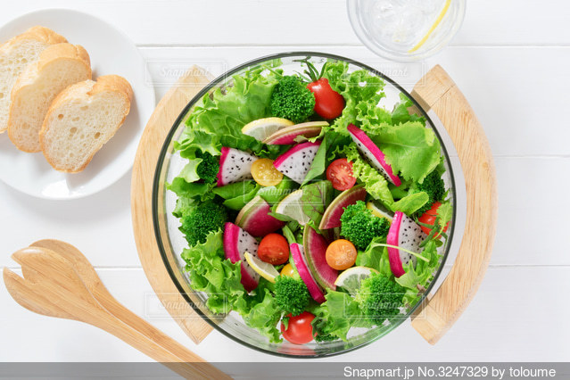 見た目も美味しく仕上げましょ♪ サラダ の盛り付けテクニックキナリノ