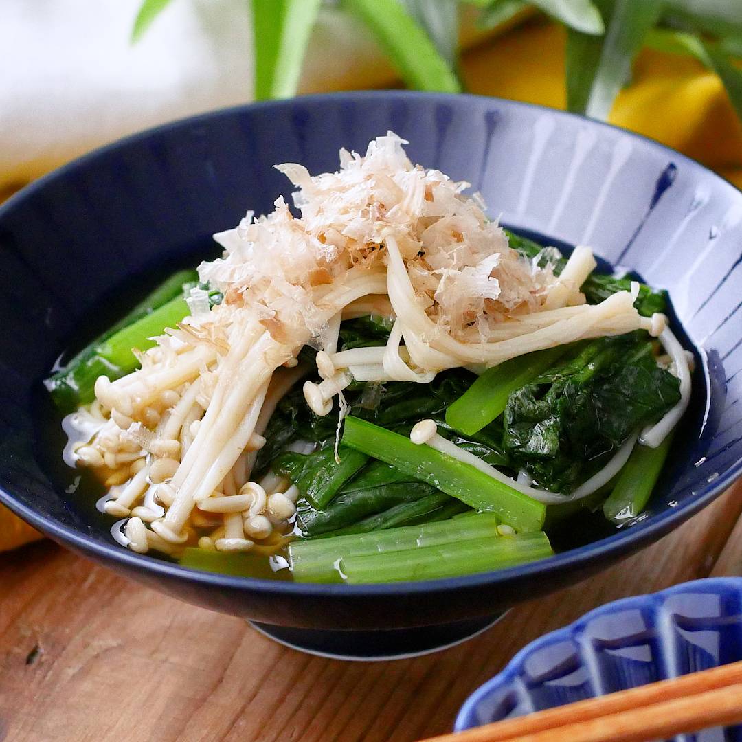 えのきと小松菜のおひたし 詳細はスワイプ→→→材料小松菜 : 3,4束 えのき : 1 2袋 白だし : 大さじ1 醤油 : 大さじ1手順1. 材料を切る 2. 600Wで4分 3. 余分な水分をきる 4. 粗熱をとる 5. 調味料で味付け保存期間冷蔵で4日間自炊記録 おうちごはん