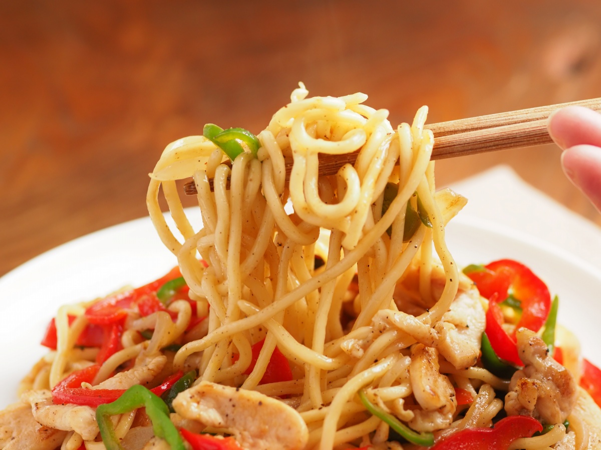 ねぎたっぷり 鶏もも肉のレモン風味焼きそば
