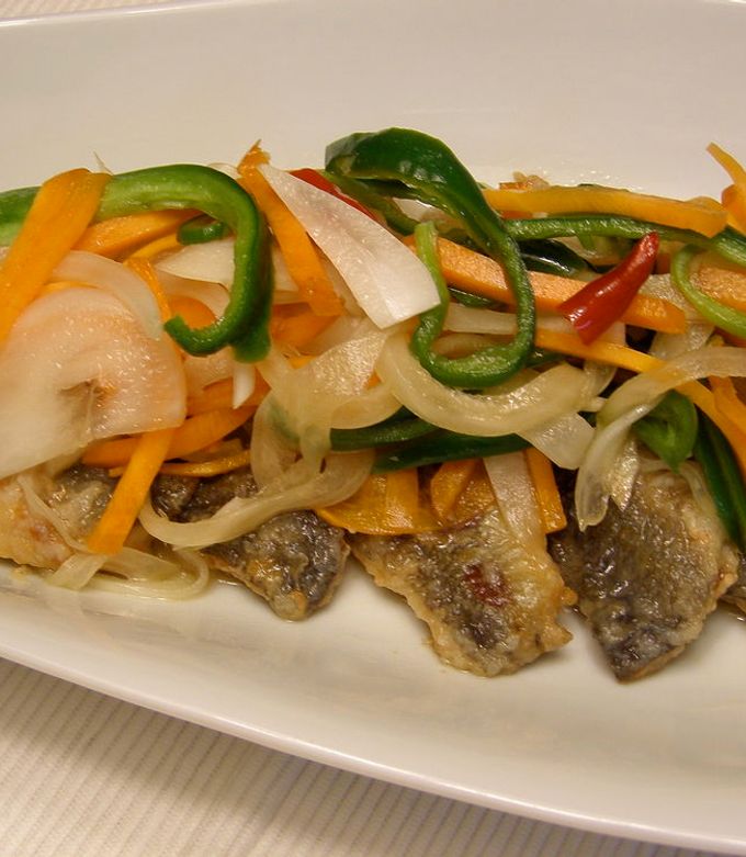 アジがなくても鮭とししゃもで。家族に人気の「魚の南蛮漬け」レシピSATETO さてと