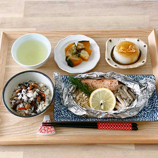 ひじきの炊き込みご飯で始発ご飯と黄色いおかずだらけを救ったお弁当グッズの話クラシル