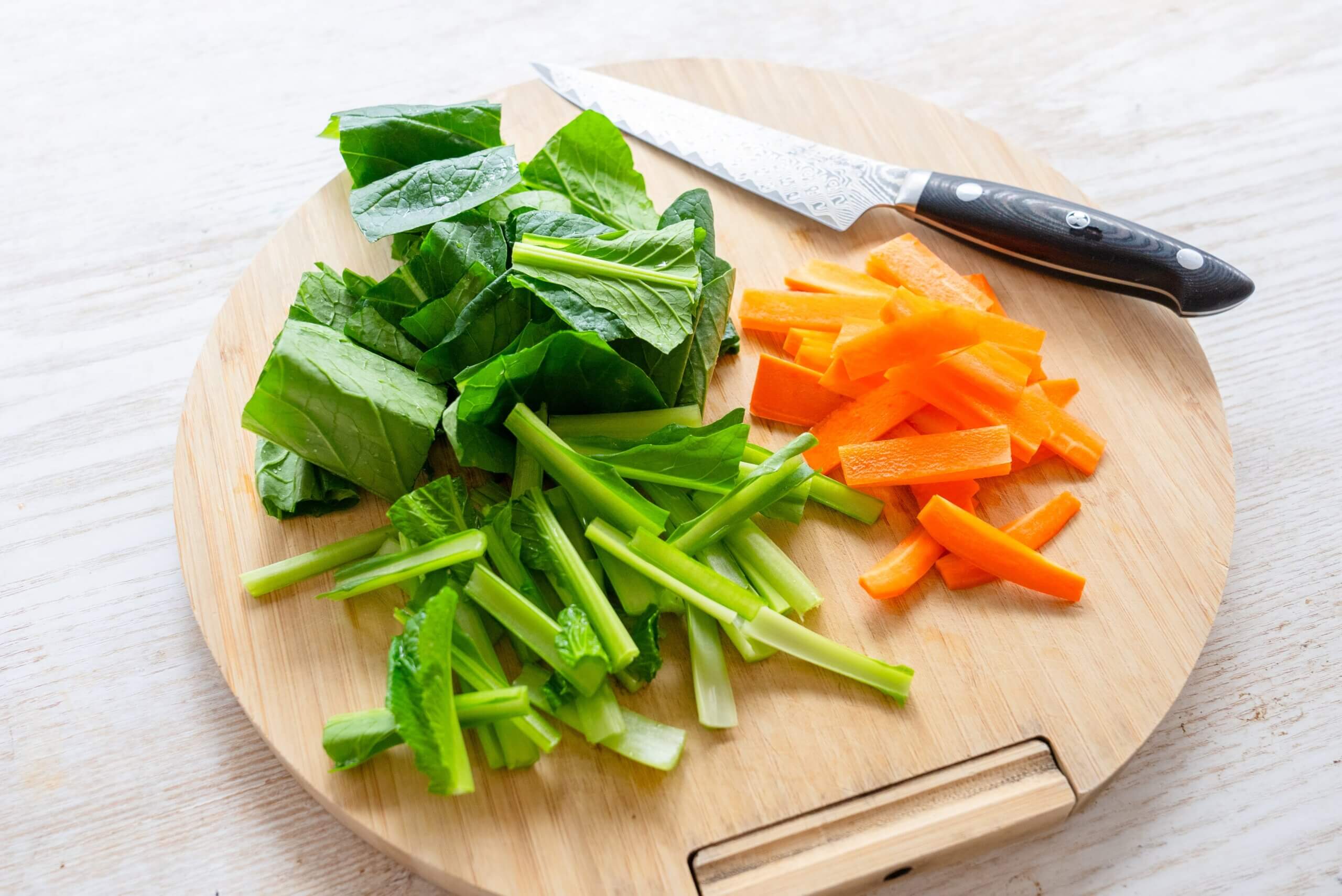 おつまみにもおすすめ! 小松菜と鶏肉のオイスター炒め