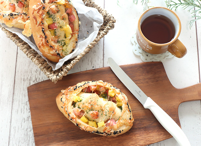 惣菜パン好き必見 ふわふわベーコンチーズリングパンの簡単レシピ - YouTube