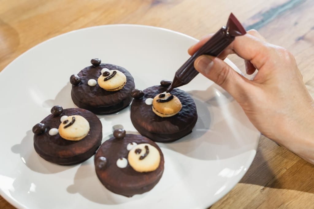 今年のバレンタインは市販のお菓子で“簡単豪華なアレンジチョコ