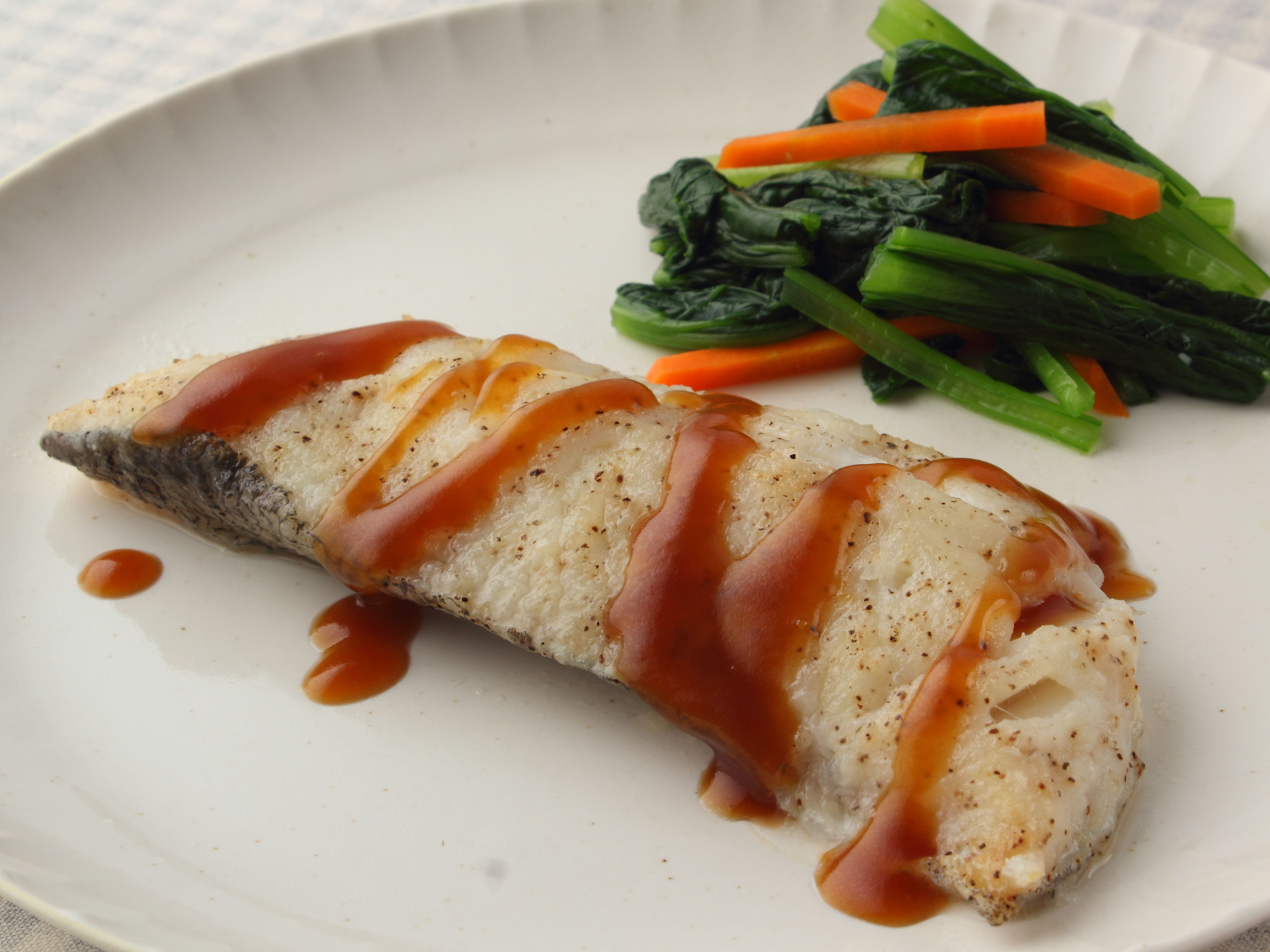 白身魚のムニエル、グレ―プフルーツソース