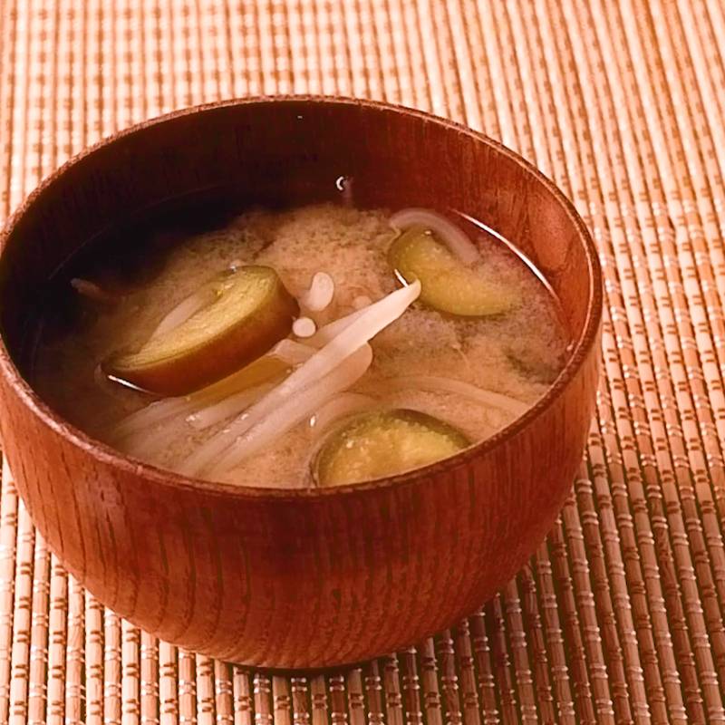 なすとほうれん草のみそ汁