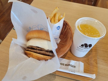 白いモスバーガー 2023年ふくろうぷらざ