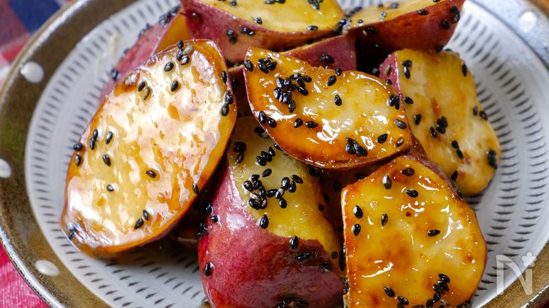 砂糖や水飴はいらない！大学芋の簡単レシピに「まさに飴色」「大成功」 - macaroni