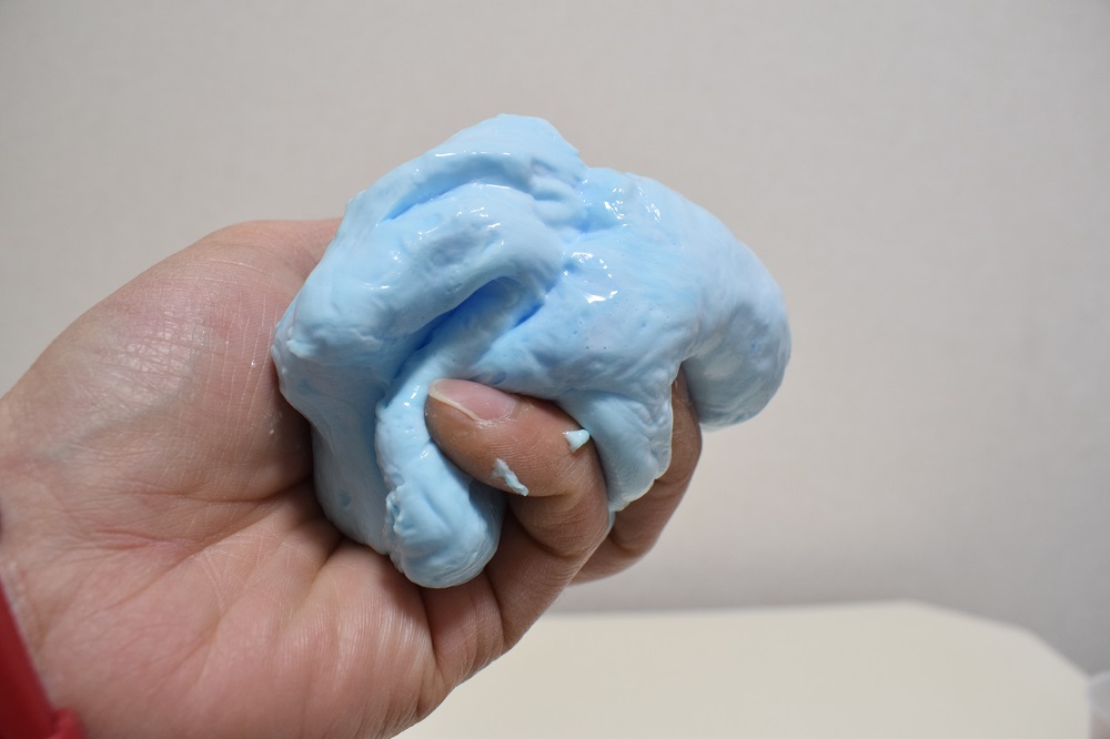 まるで雲みたい！？ シェービングフォームで作る「もこもこスライム」かがくらふと