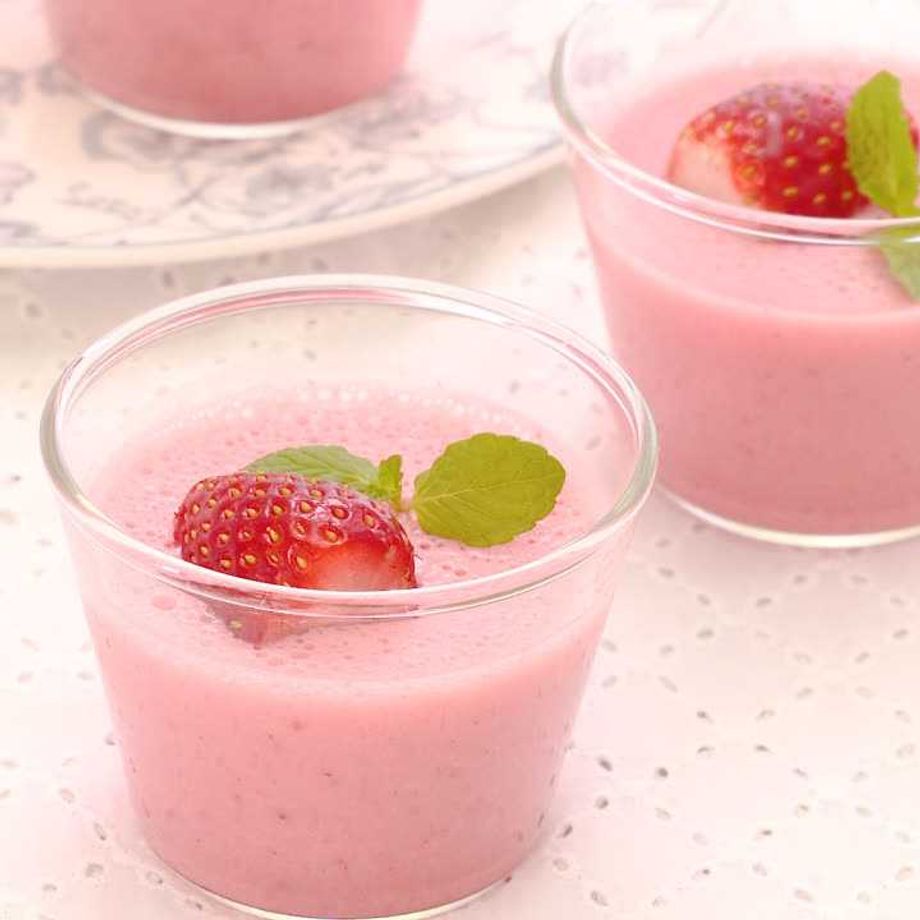 ミキサーで簡単！ いちごミルクゼリ