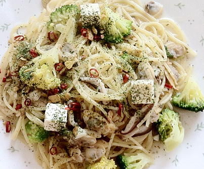 トマト缶活用レシピ 100均で買えるあさりの水煮の缶詰でトマトソースパスタ フライパンだけで簡単!誰でも美味しくできる