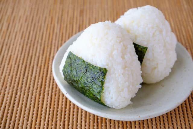 おにぎりを冷凍した時の温め方!500w・600wの時間や飽きないアレンジレシピ栄養士妻のかんたん料理と便利な暮らし