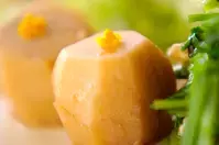 凍ったままレンチンでOK！手軽さ段違い♡『冷凍里芋の煮物』