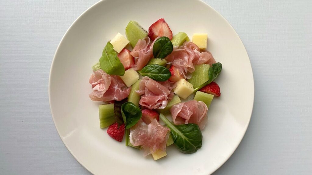 トマトと生ハムのカプレーゼ仕立てELLE gourmetエル・グルメ