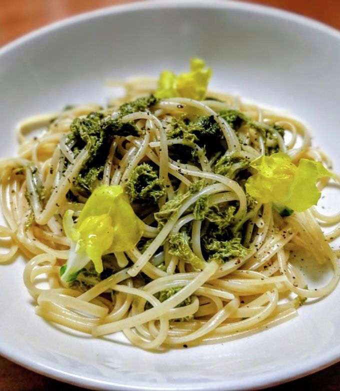 本日のパスタ：あおさ海苔と小エビ 伊勢志摩産の薫り豊かなあおさ海苔をたっぷり使用したオイルベースのパスタです。 ーーーーーーーーーーーーーー 営業時間ランチ11:30〜14:00 ティー14:00〜17:30 ディナー17:30〜20:30 最終入店19:00 フードラストオーダー19:30