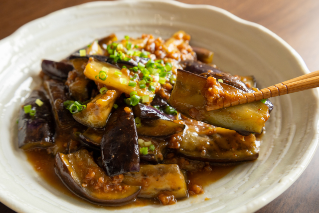 実は週5で作ってる。電子レンジでできる「ナス」の超簡単レシピ4MEEE