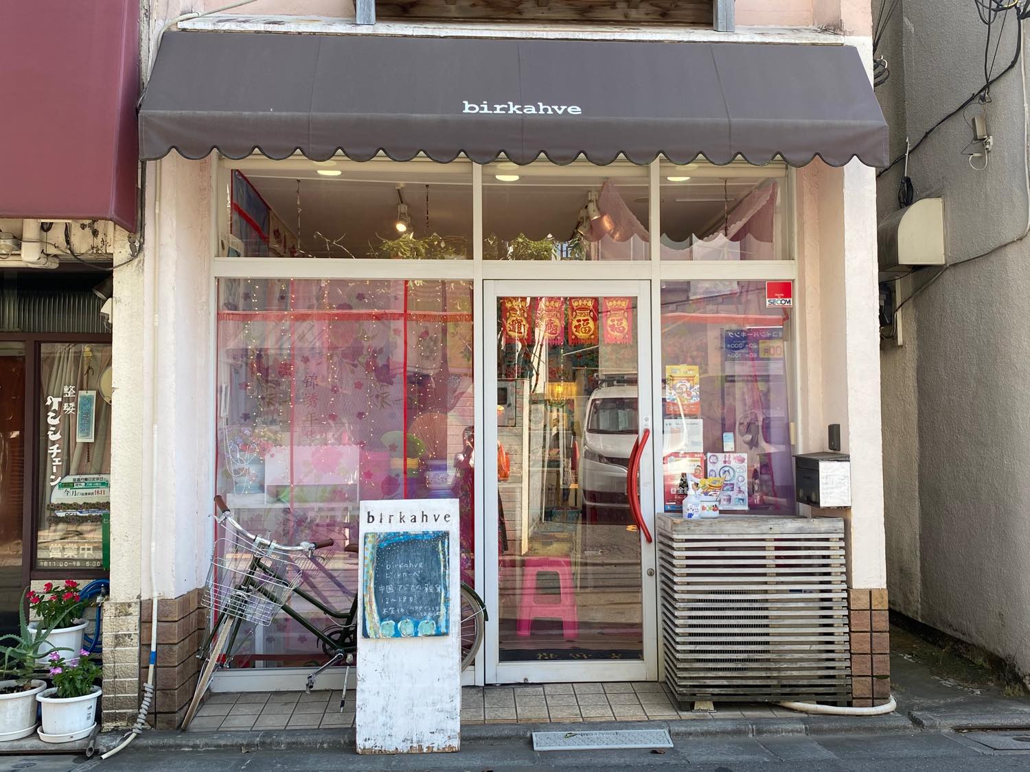 いなべ市 カラフルでワクワクする小物たち！小さな雑貨屋さんはずっと眺めていられるかわいさ！ ともろん- エキスパート - Yahoo!ニュース
