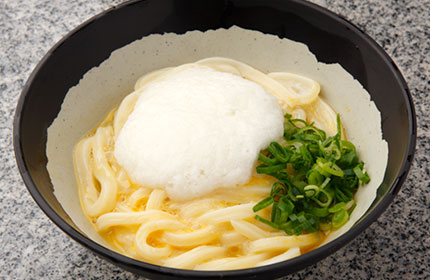 夏の麺を“疲れが癒える1杯”に軽～く改造するヒント。「漬けまぐろの山かけうどん」 魚屋三代目- メシ通ホットペッパーグルメ