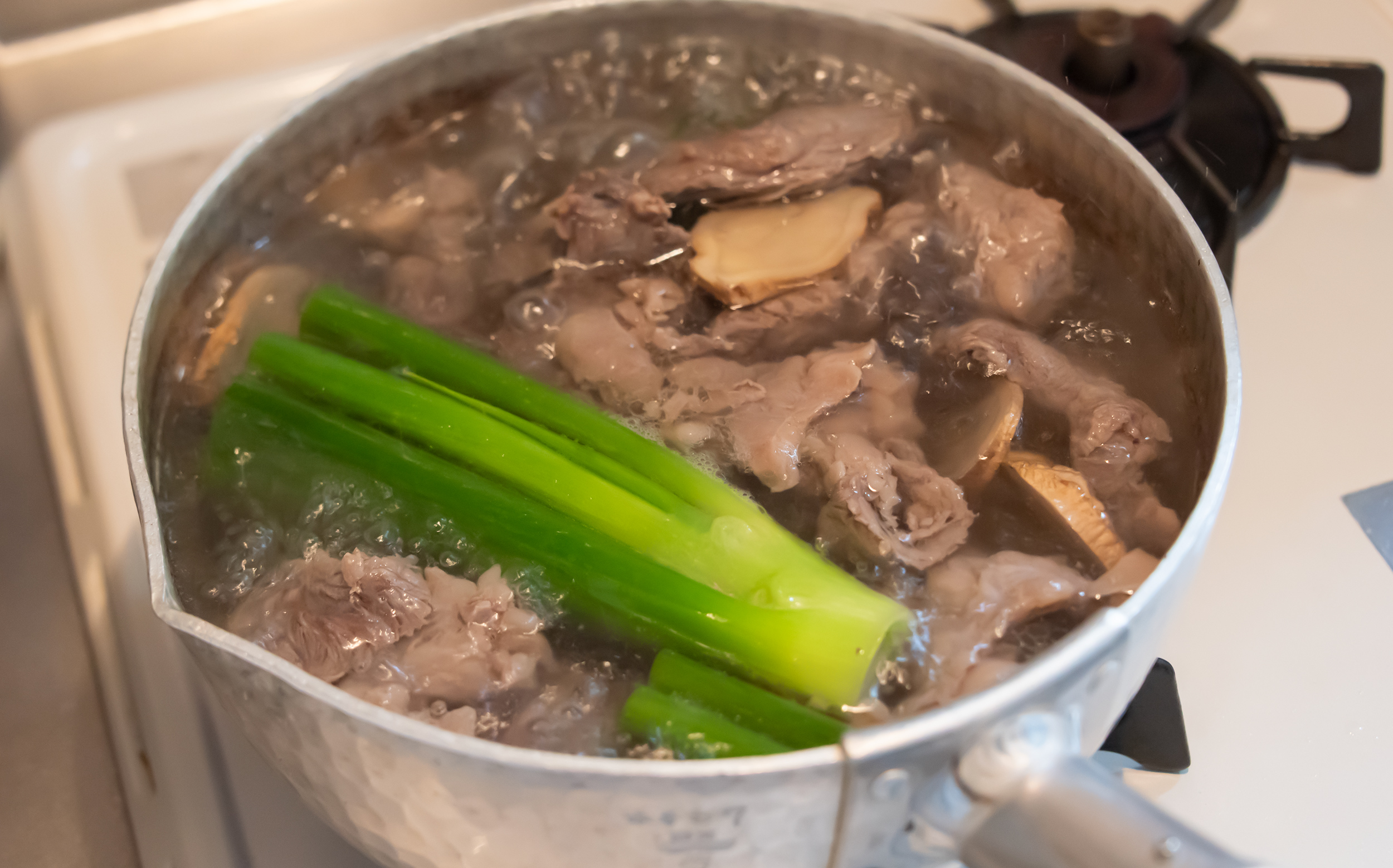 おでん用牛すじ肉の下処理方法～圧力鍋で時短15分アラフォーオヤジの簡単素人料理