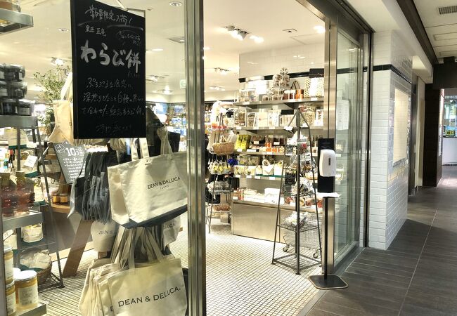 創業50年、買いたい人がいるから包む。 餃子専門店桐生屋＠三ノ輪 No.744カタオカマナミGYOZA JOURNEY