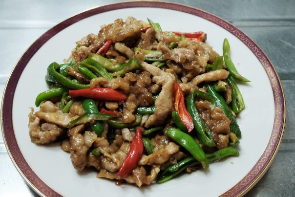 万願寺とうがらしと豚バラ肉のゆず胡椒炒め