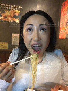 2,500点を超えるラーメン 女性のストックフォト、写真、そしてロイヤリティフリーの画像 - iStockラーメン 日本人