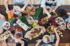 飲食店や観光地 SNS映えよりまずはマナー 撮影時に一声 他の客に配慮 - 日本経済新聞