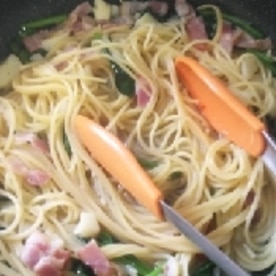 ほうれん草とベーコンの濃厚クリームパスタ