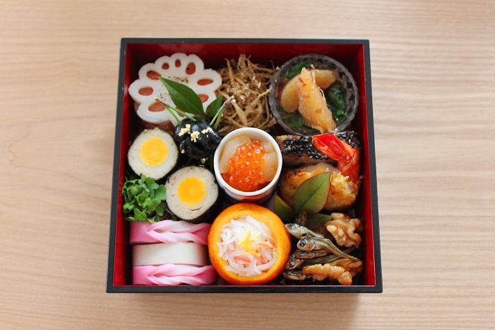 小さな重箱に詰められた一人前のおせち料理の写真素材70274757- PIXTA