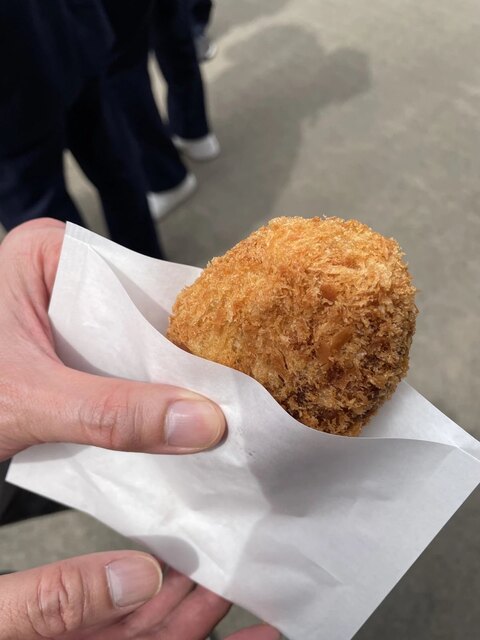 チョココロッケ:200円』by 無芸小食 : 元祖鎌倉コロッケ 鳥小屋 - 鎌倉 コロッケ食べログ