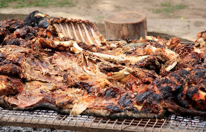 肉・肉・肉!! アルゼンチンのBBQ肉料理 アサード でWRCが大いに盛り上がる!! - 自動車情報誌「ベストカー」