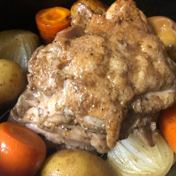 フライパンでお手軽に!骨付き鶏もも肉のローストチキンの作り方 キャンプ飯・簡単レシピ- YouTube