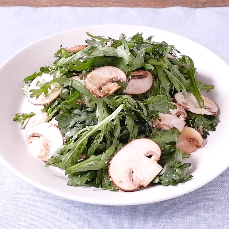 マッシュルームと春菊のサラダ ホットバタードレッシングがけmealRECIPEカルピス 株 特撰バターファンサイトカルピス株式会社特撰バターPlus