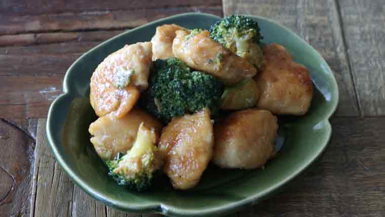 ご飯が欲しくなる！ ブロッコリーとささみのごま味噌炒め