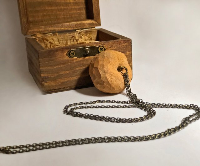 ありのままに美しく。素材をいかした「木のアクセサリー」minneとものづくりと