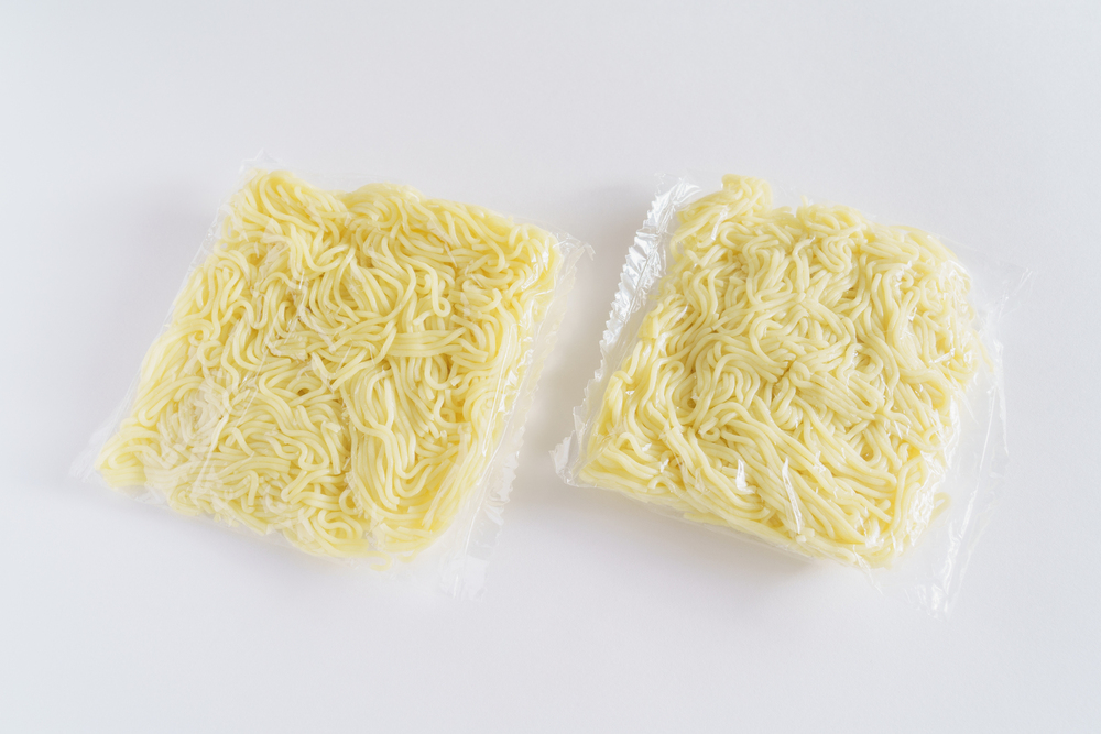 焼きそば麺は冷凍保存がおすすめ!冷凍方法・保存期間・解凍方法を解説 - macaroni