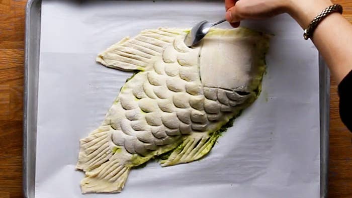 サーモンのお魚型パイ包み焼き