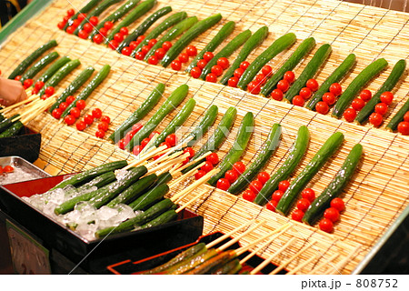 浅草仲見世通りのおすすめ冷やしきゅうり