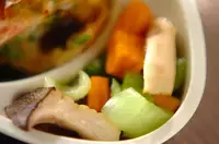 麦とハーブの三元豚ときくらげの中華炒め かにかまと野菜のポン酢あえチンゲン菜のスープ 食材宅配のヨシケイ 夕食ネット レシピ・メニュー・献立付き