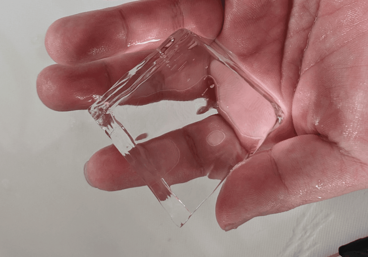 コンビニやスーパーのブロック氷を簡単に綺麗に割る方法をレクチャー！ - YouTube