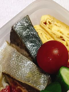 6年間で1000万円貯めた時短節約術は @megum.nakano 時短節約レシピや朝ごはんの様子は @megum.nakano_1981フォローよろしくお願いします😍 ************* ぶりの照り焼き下味冷凍 ぶり4〜5切れに対して *醤油大さじ2 *酒大さじ2*みりん大さじ2 *砂糖