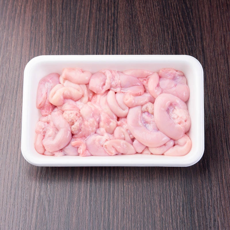 お醤油がキリッと効いた肉じゃがが食べたくて。 お醤油は最後にしてじゃがいもに絡めたら成功です！ 肉は豚挽肉。道産子は豚肉派。黒い のはきくらげ。じゃがいもはサッシー松田真枝