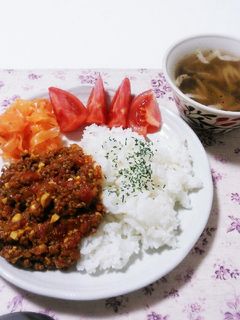 材料4つ レンジでさつまいもと蒸し大豆のきな粉和え