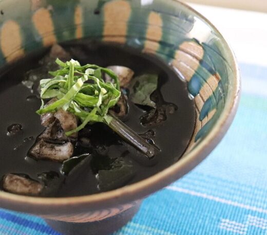 魚介とチンゲン菜のイカスミソース炒め