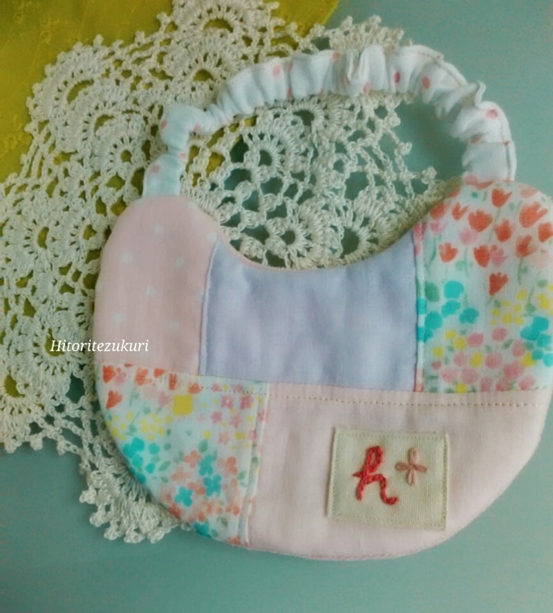 刺繍スタイ ツヤ感をもとめて・サテンステッチのゆきだるま♪えこそだて