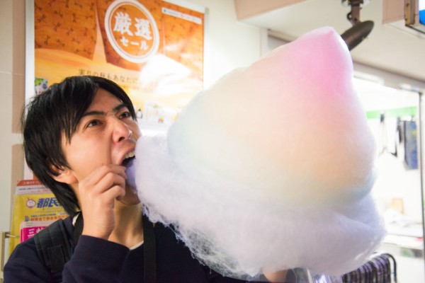 渋谷区神宮前・原宿竹下通りの「スウィート エックスオー グッド グリーフ 原宿竹下通り店」で綿飴 - よこはま原付紀行